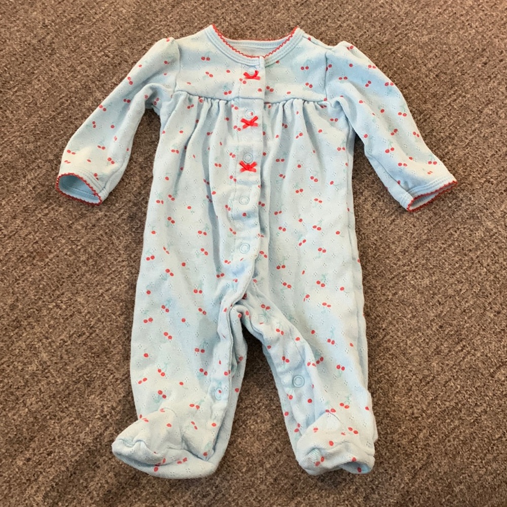 🌺 Carter’s 100% cotton Snap Up Cherries Sleep and Play footie PJs. 3 months